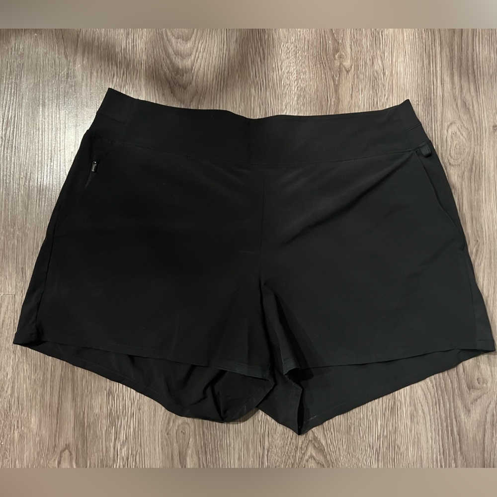 Athleta black 18 Brooklyn Short